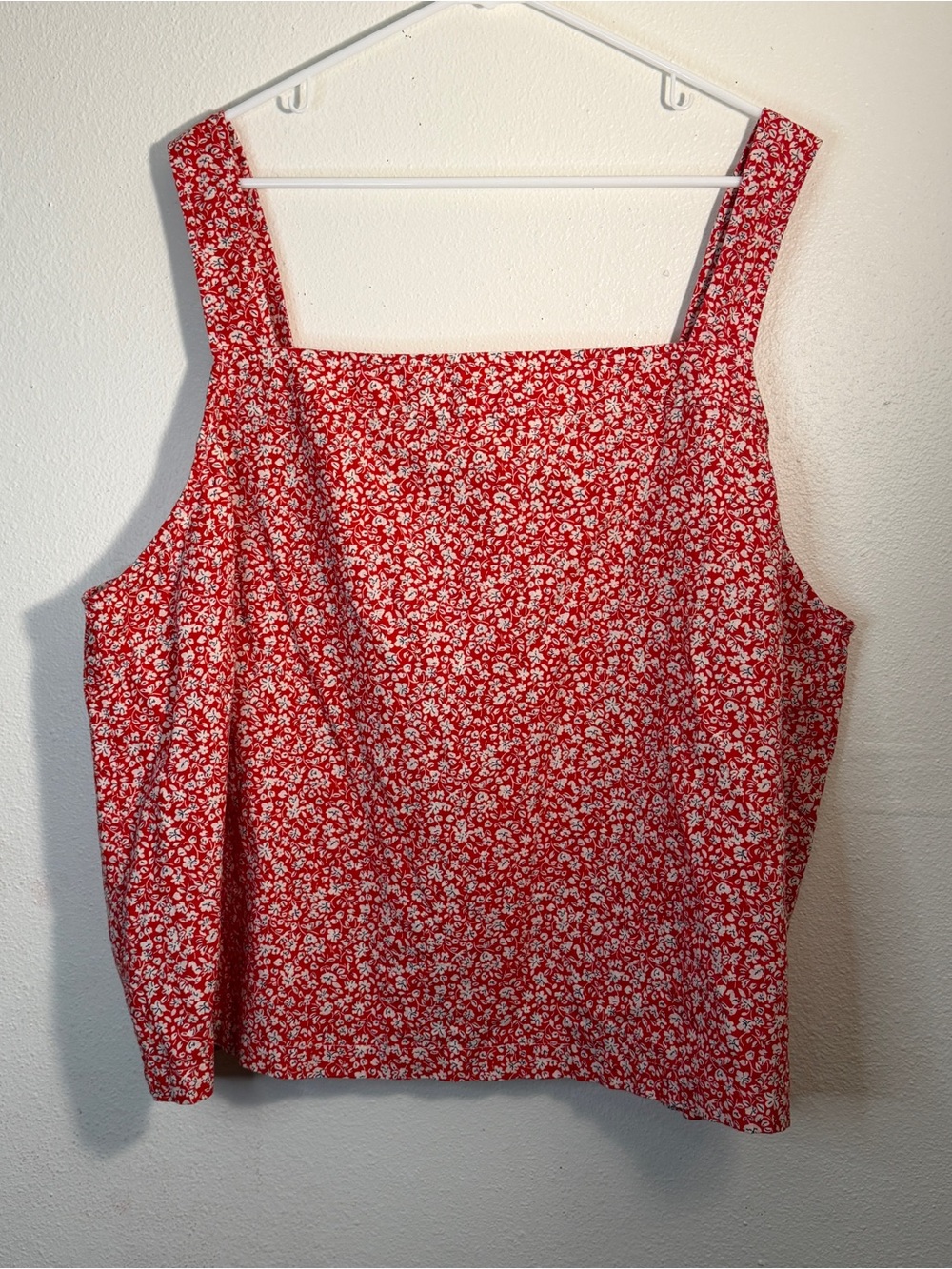 torrid Red White Ditsy Floral Square Neck Tank, button up back, sz 4 4X